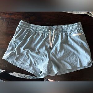 Vuori Clementine 2.0 shorts XXL NWOT, soft blue (color: shade)